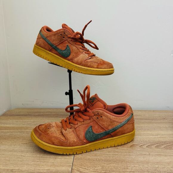 Nike Sb Dunk Low Pro SB Orange Suede Sneakers Men’s Size 7.5
